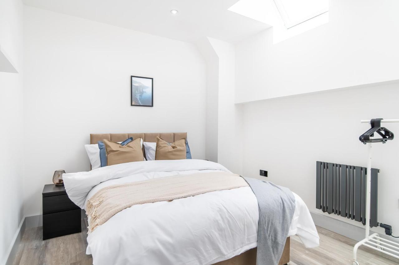 London Road Romford Block Apartment ภายนอก รูปภาพ