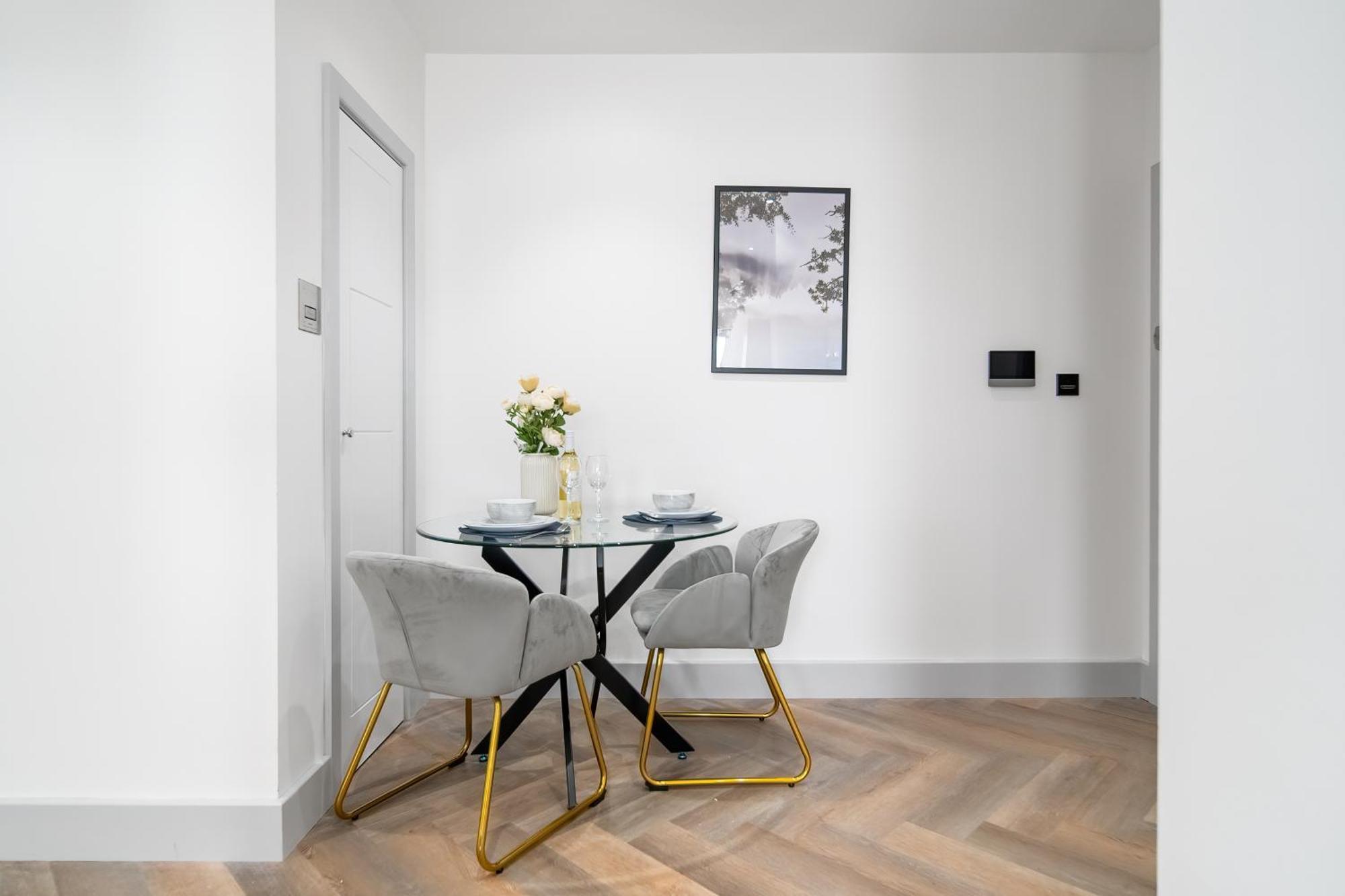London Road Romford Block Apartment ภายนอก รูปภาพ